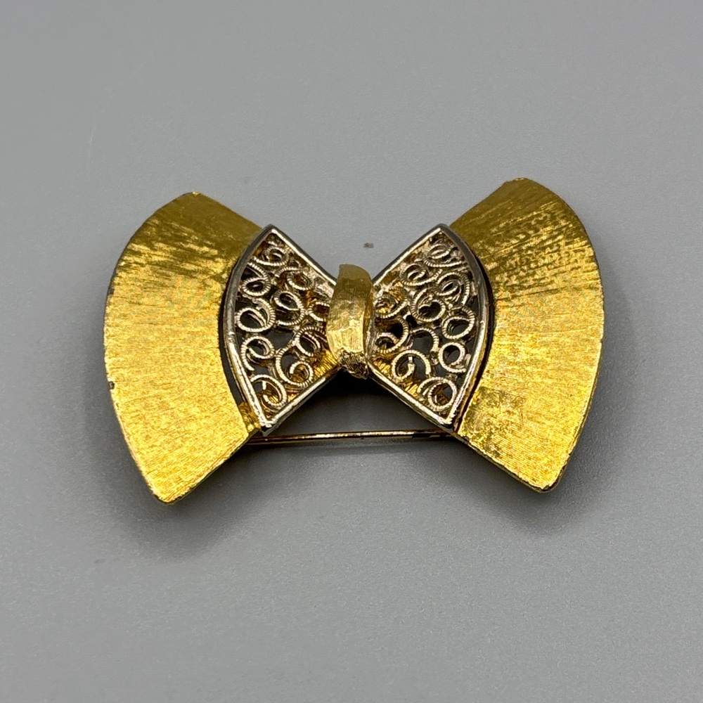 Vintage Gold Bow Brooch JP417 2/$20
